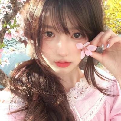 白色大厦海报
